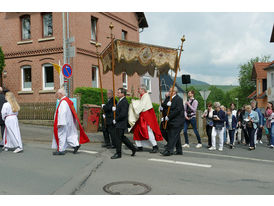 Bittprozession um den Kleinen Berg an Pfingstmontag (Foto: Karl-Franz Thiede)